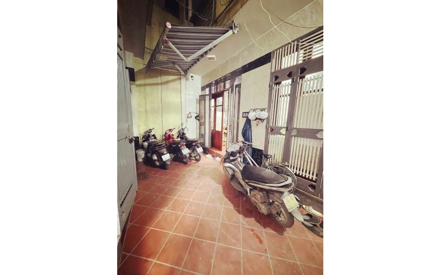 Bán nhà phố Nguyễn Chính - Hoàng Mai, DT 33m x 5 tầng, ngõ rộng, chỉ vài bước ra ô tô